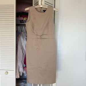 Dress sleeveless